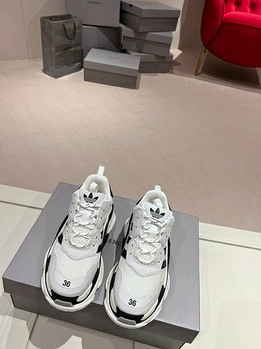 Picture of Balenciaga Shoes Women _SKUfw126976049fw